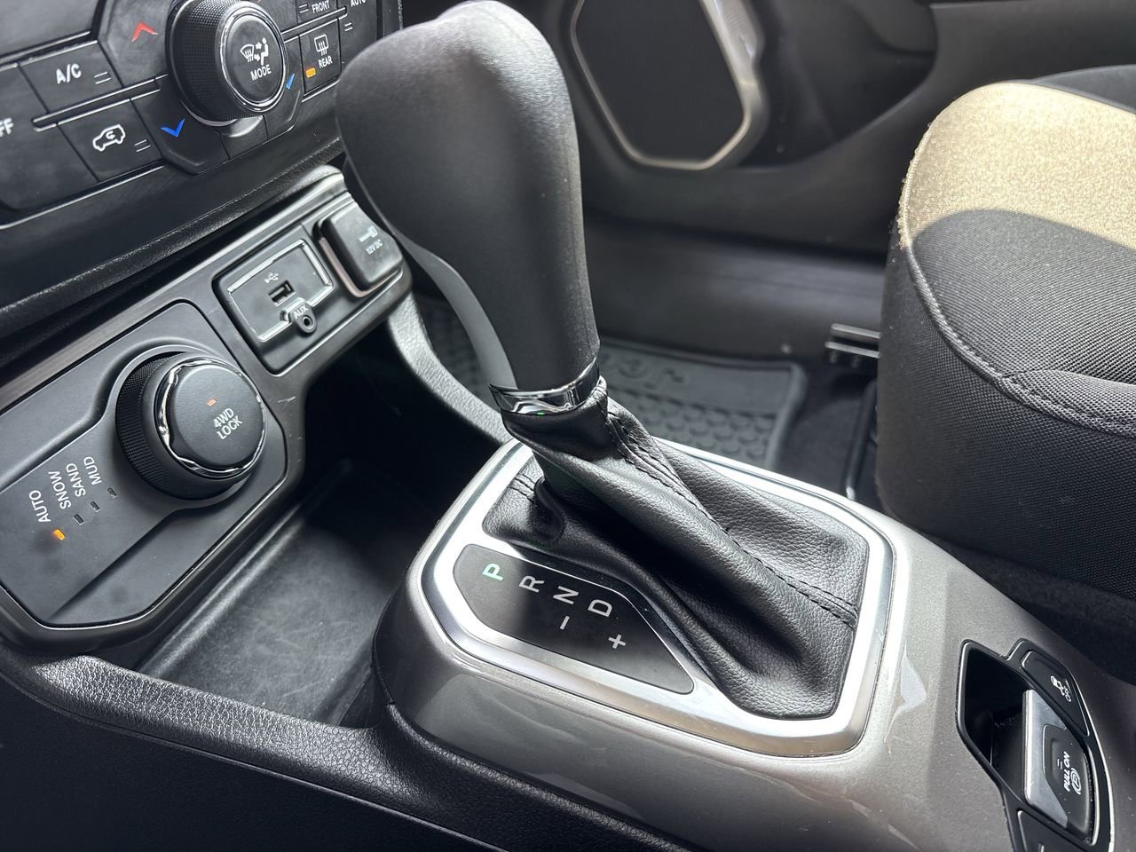 Used 2022 Jeep Renegade Latitude image 24