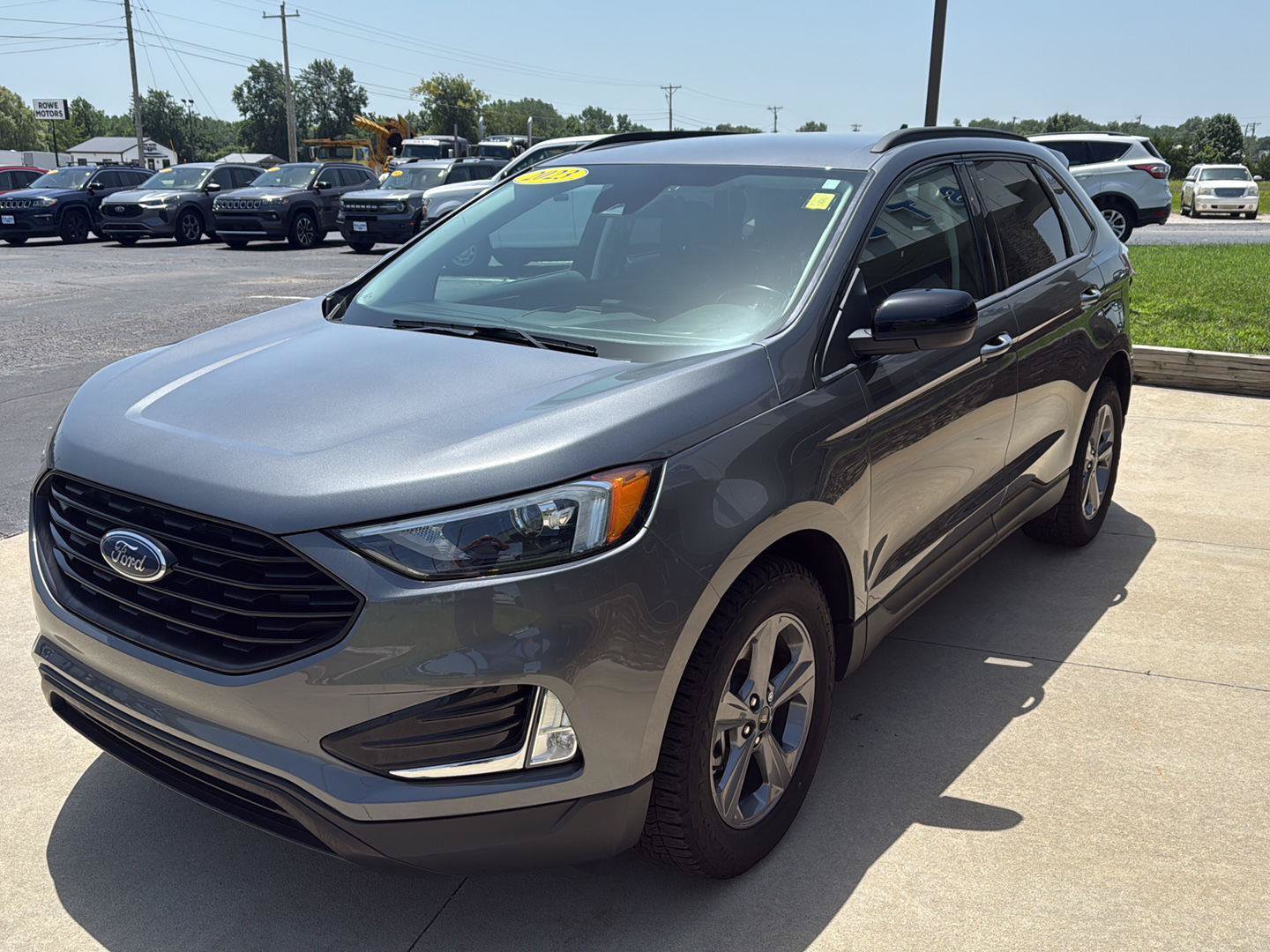 Used 2023 Ford Edge SEL w/ Sport Appearance Package AWD/4WD image 3