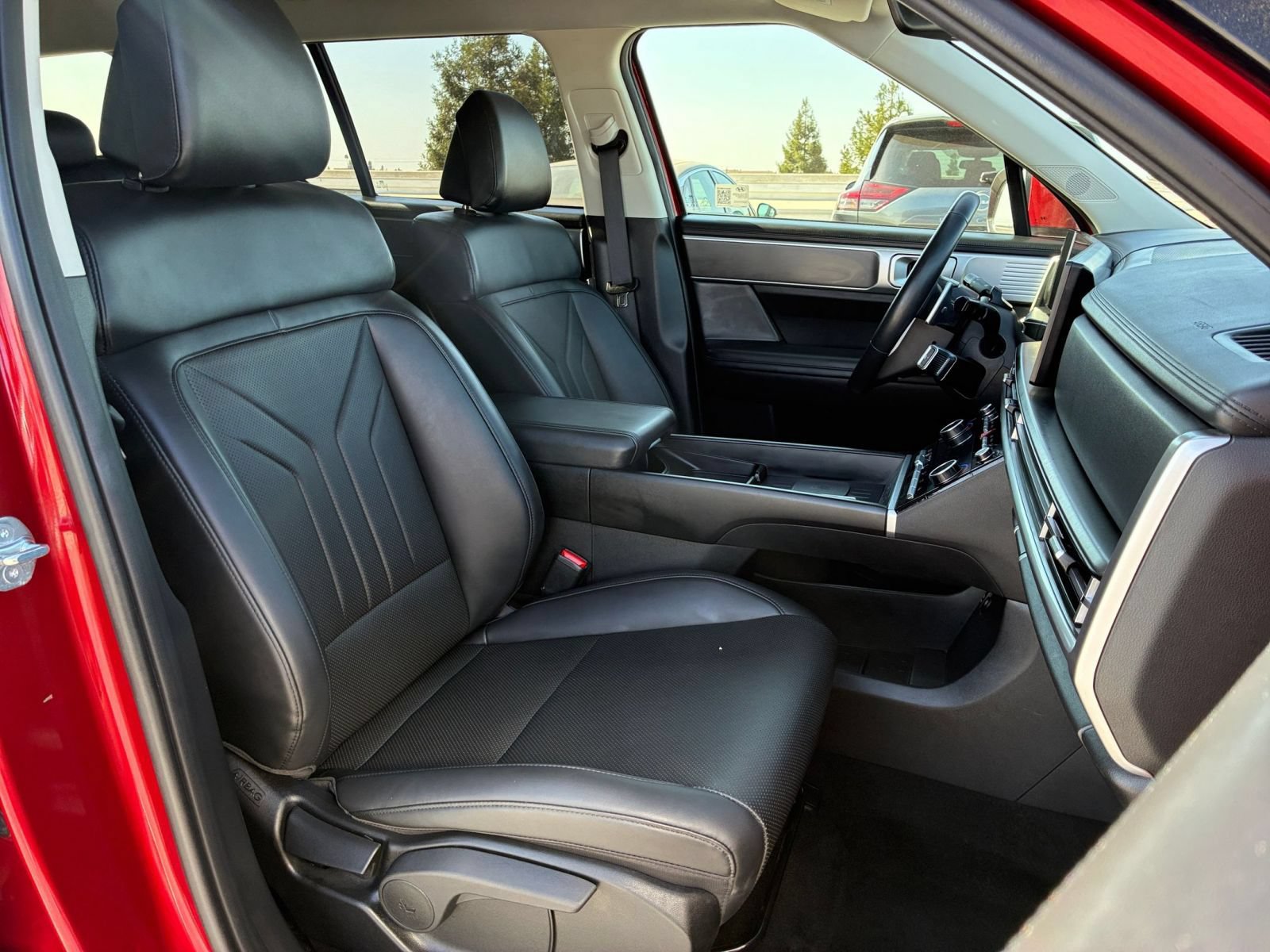 Used 2025 Hyundai Santa Fe SEL FWD image 33