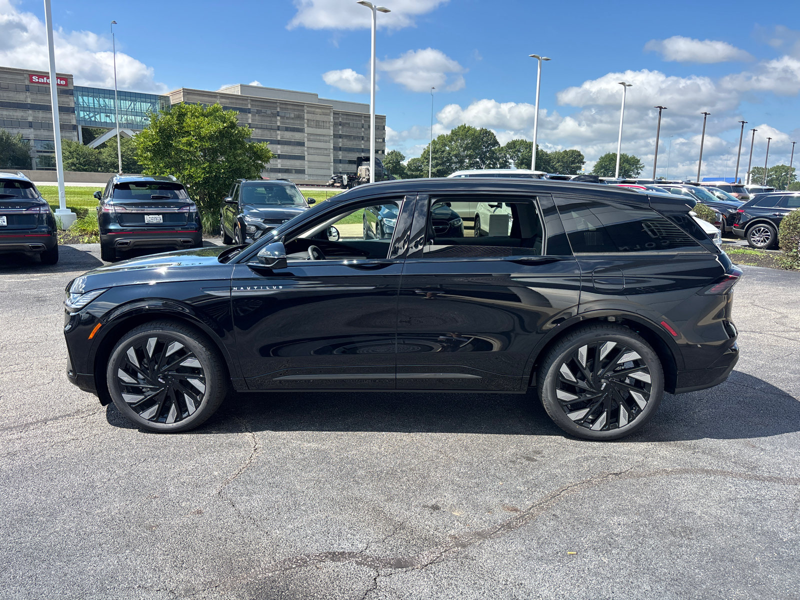 New 2026 Lincoln Nautilus Reserve AWD/4WD image 4