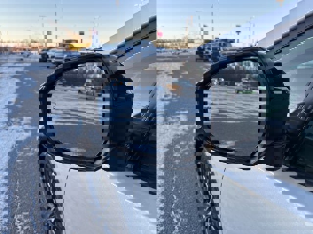 Used 2025 Toyota Prius XLE image 7