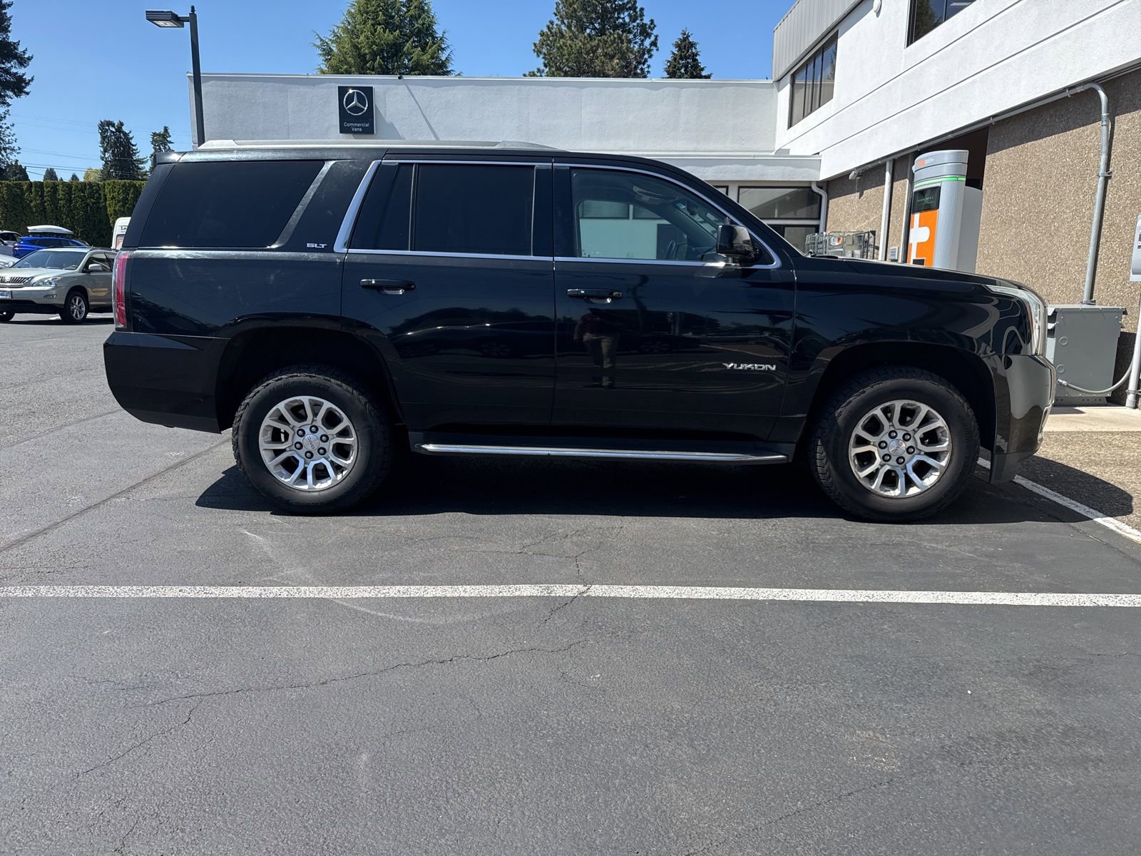 Used 2017 GMC Yukon SLT AWD/4WD image 4