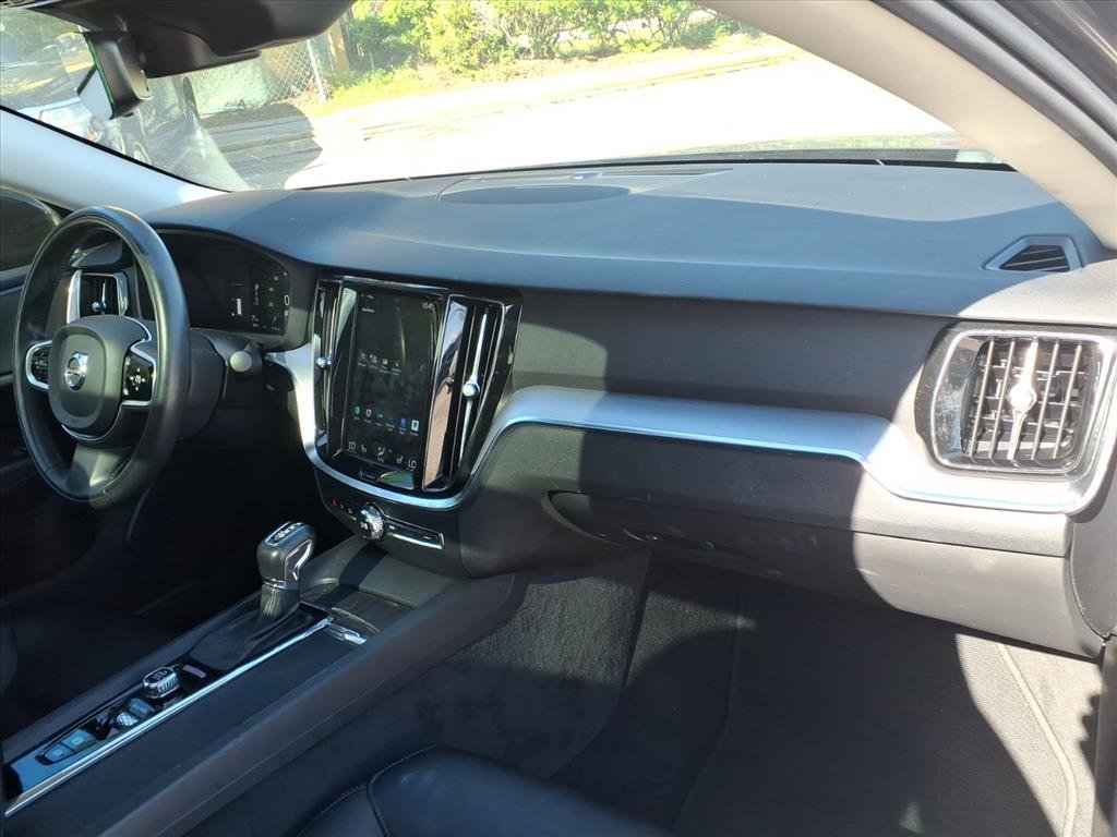Used 2019 Volvo S60 T6 Momentum w/ Premium Package image 19