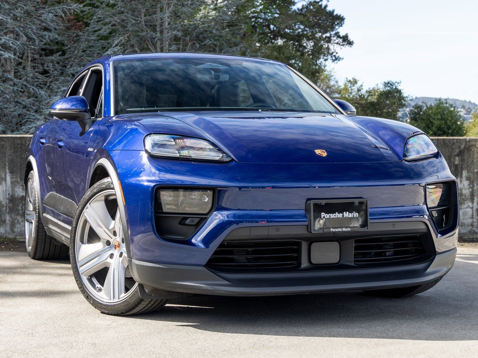 Certified 2025 Porsche Macan 4 Electric AWD/4WD image 9