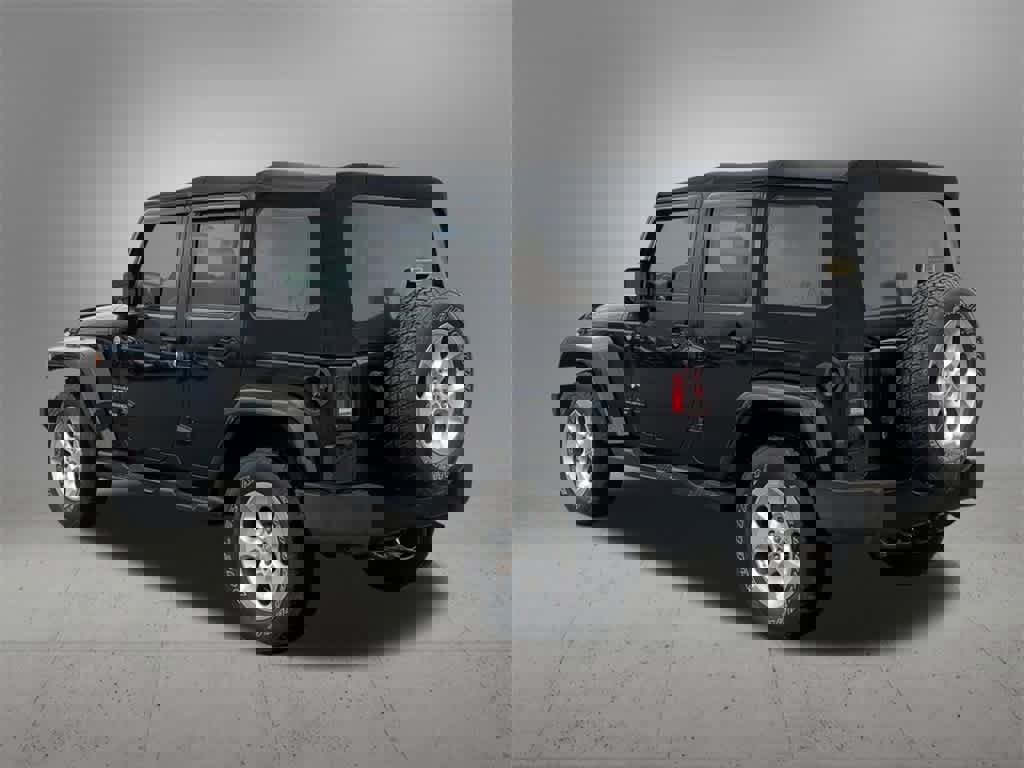 Used 2017 Jeep Wrangler Unlimited Sahara w/ Connectivity Group image 4