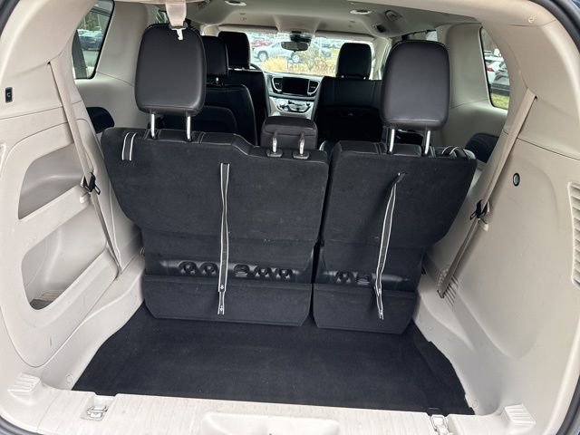 Used 2023 Chrysler Pacifica Touring-L image 33