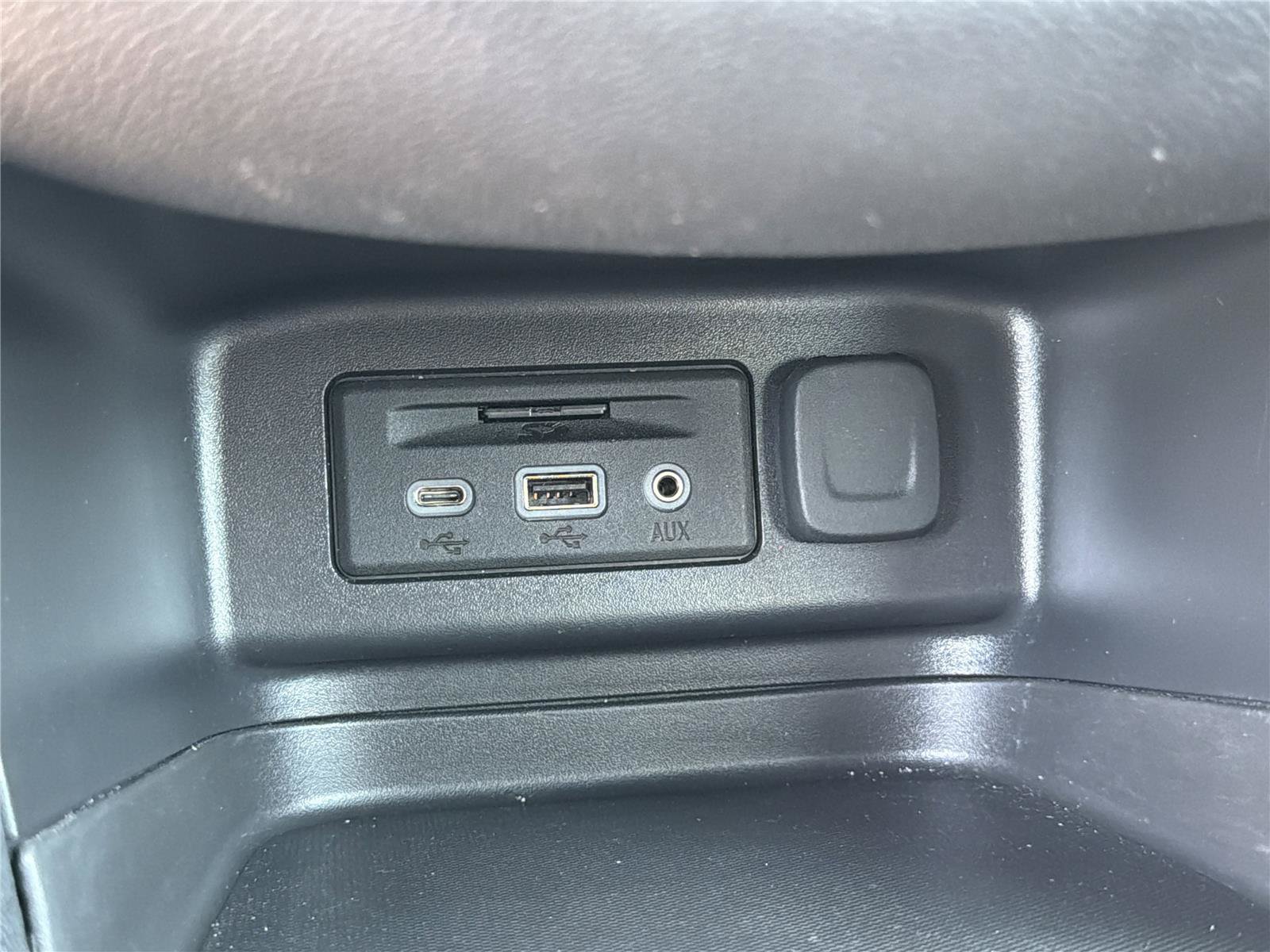 Used 2024 Chevrolet Equinox RS w/ RS Leather Package FWD image 31