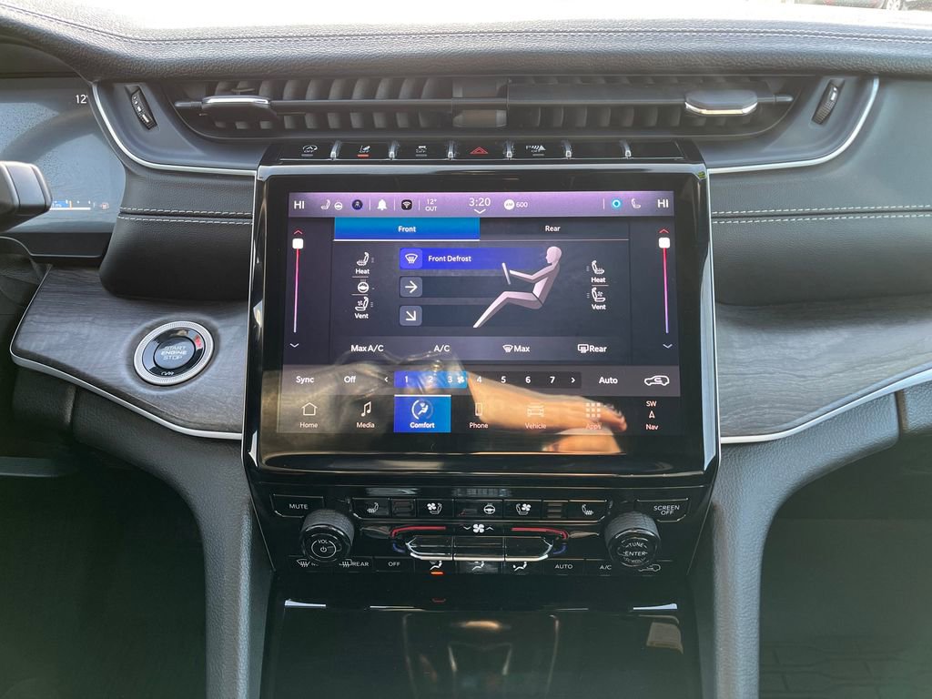 Used 2024 Jeep Grand Cherokee L Limited w/ Luxury Tech Group II image 26