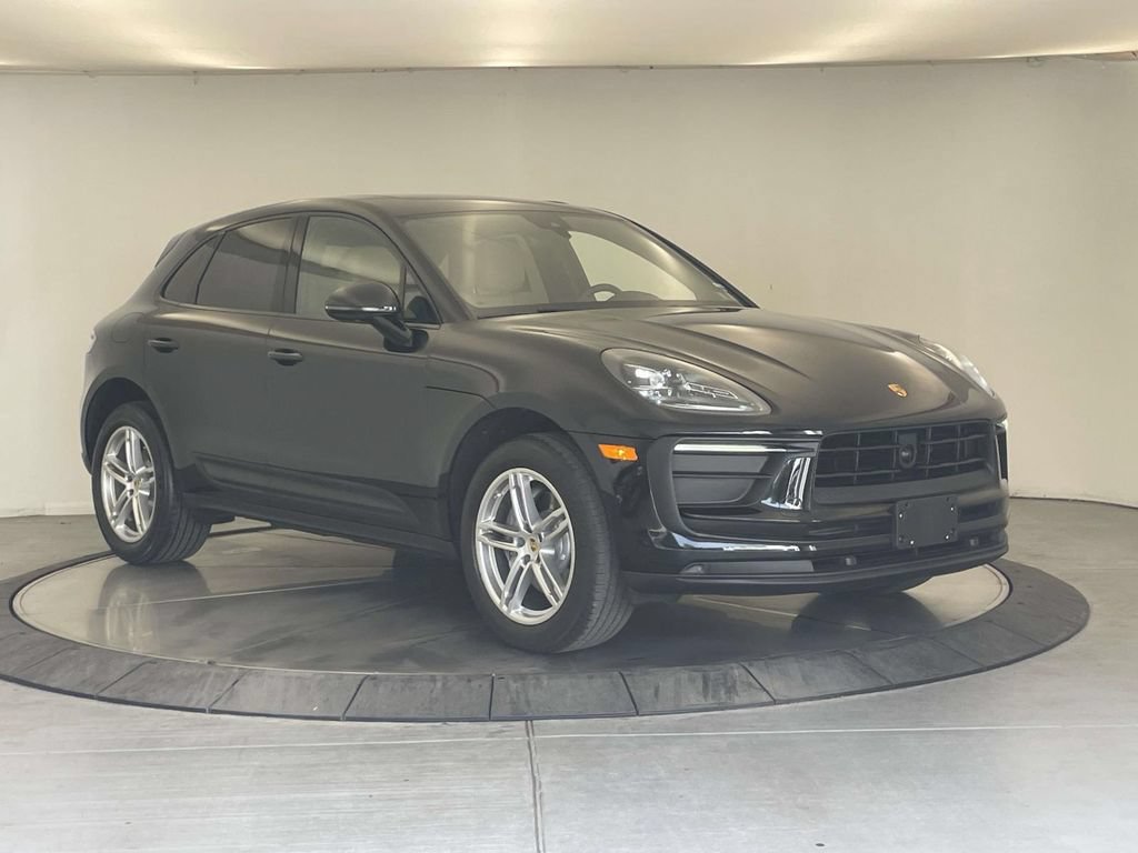 Certified 2023 Porsche Macan AWD/4WD image 9