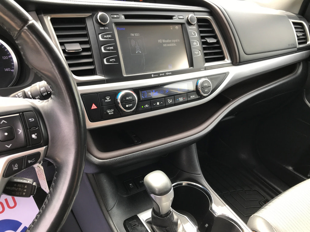 Used 2017 Toyota Highlander Plus w/ Carpet Mat Package AWD/4WD image 16