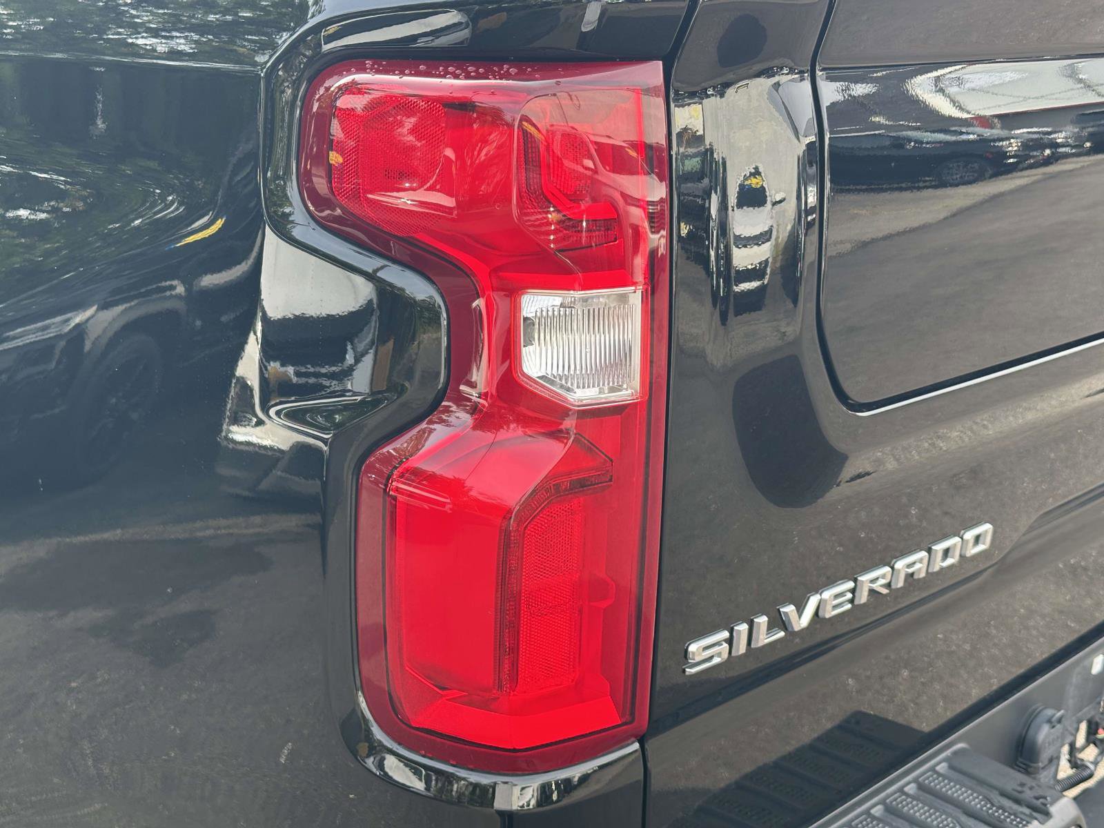 Used 2021 Chevrolet Silverado 1500 LT Trail Boss w/ Convenience Package II image 10