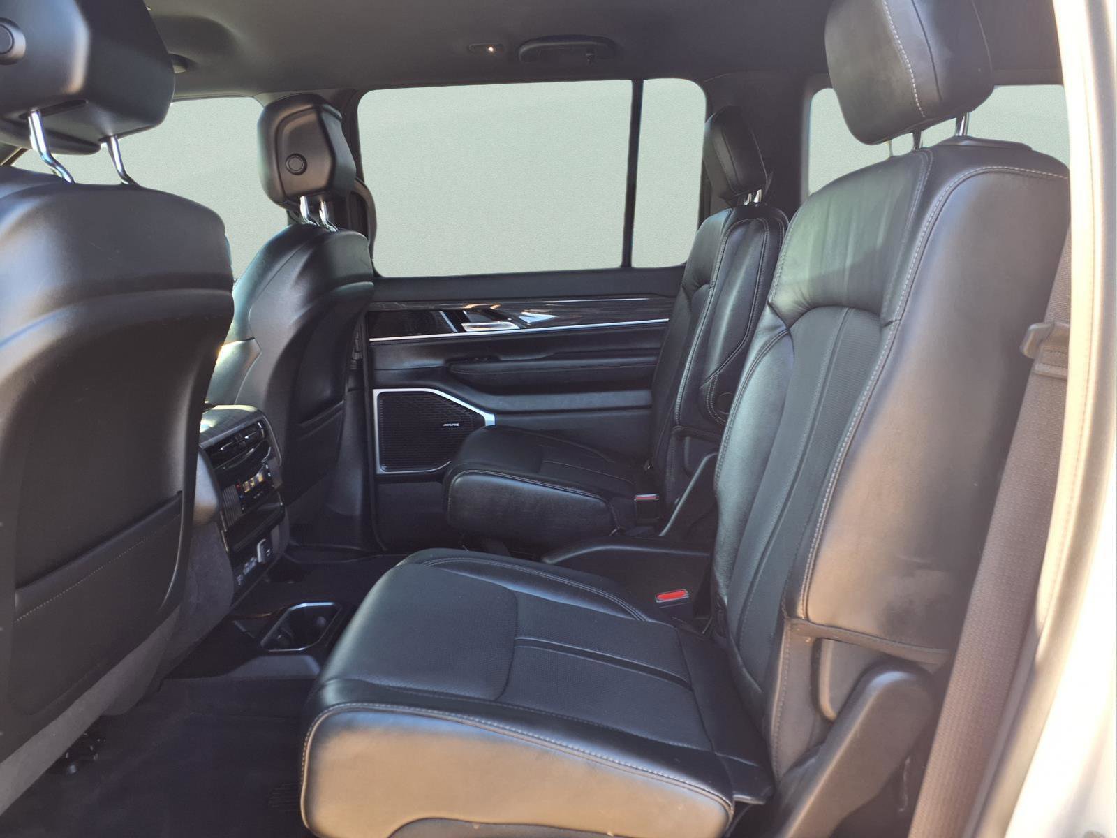 Used 2022 Jeep Wagoneer Series III w/ Flexible Seating Group AWD/4WD image 13