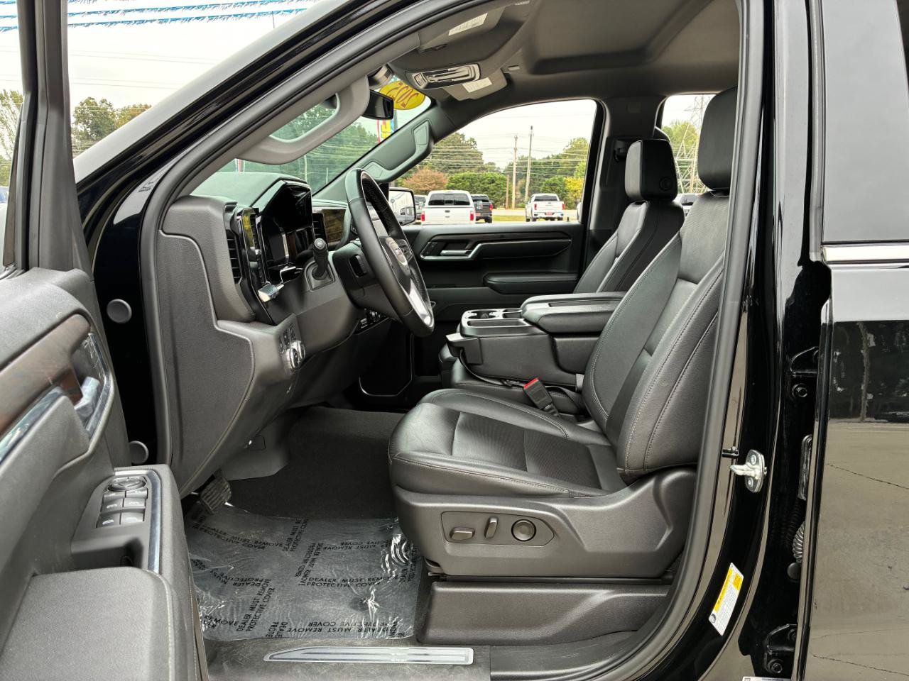 Used 2025 GMC Sierra 1500 SLT AWD/4WD image 12