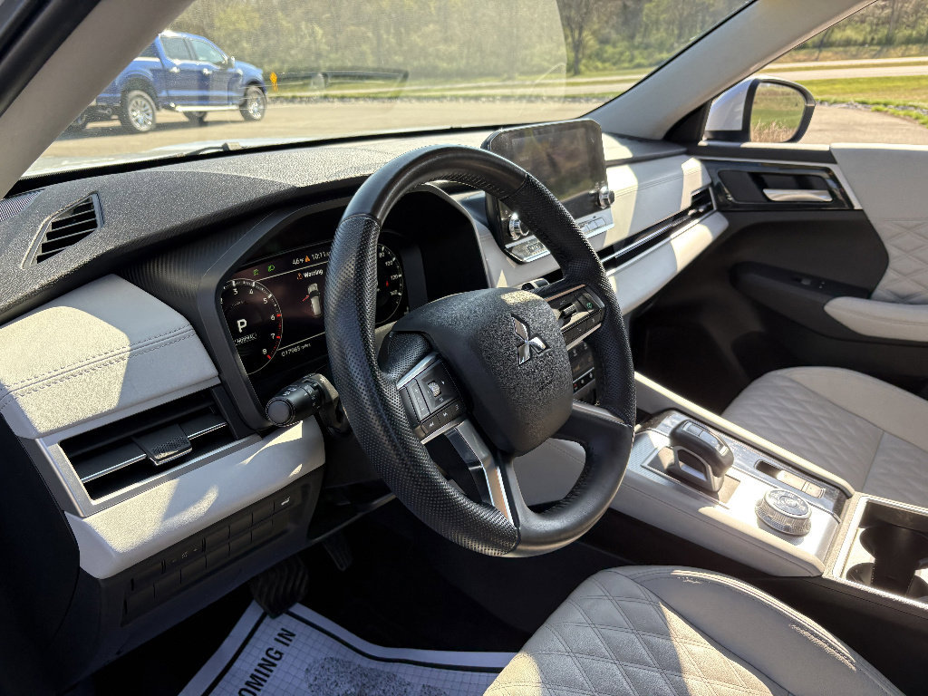 Used 2023 Mitsubishi Outlander SEL image 30