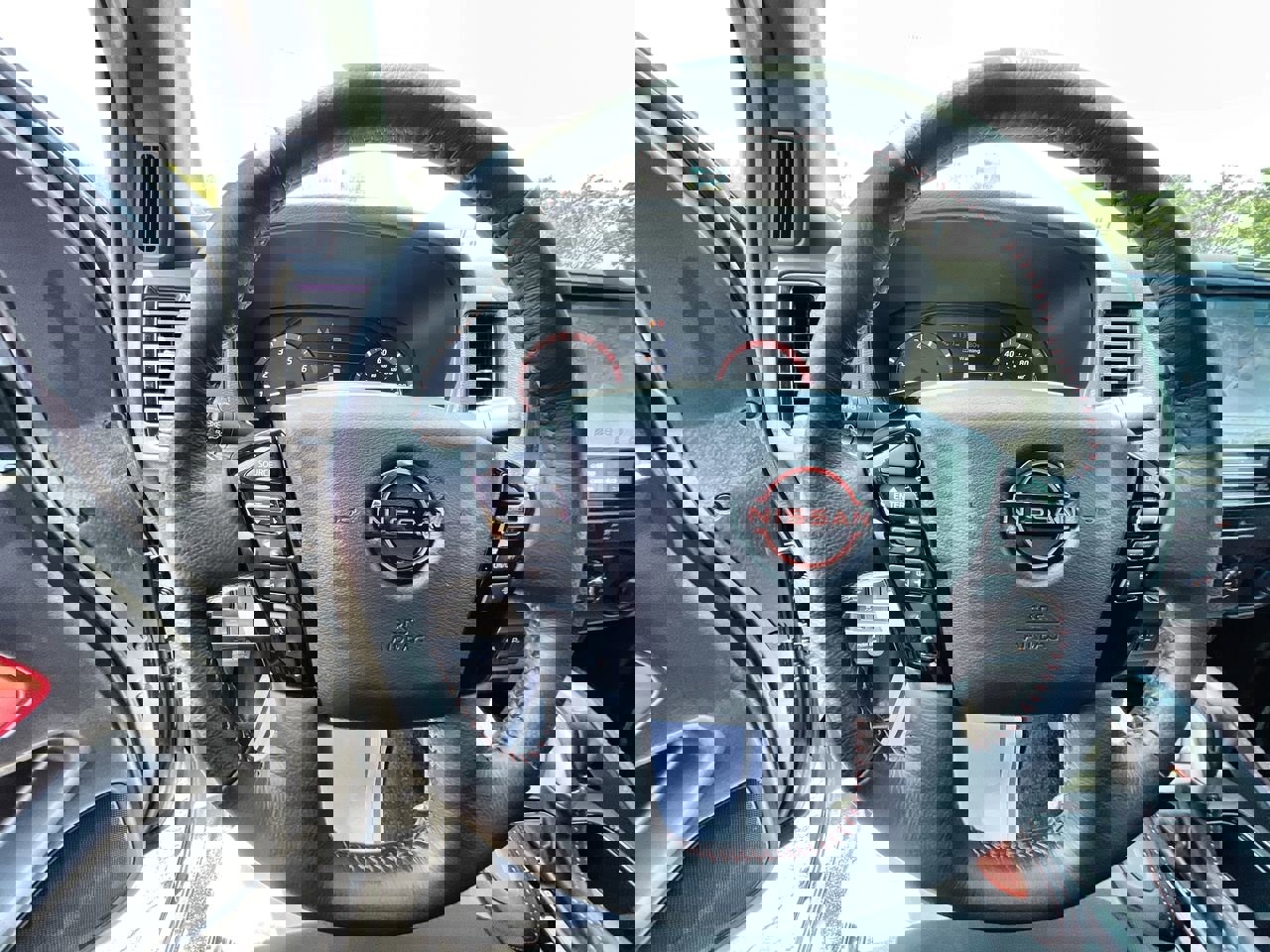 Used 2024 Nissan Frontier Pro-X w/ Pro Convenience Package image 11