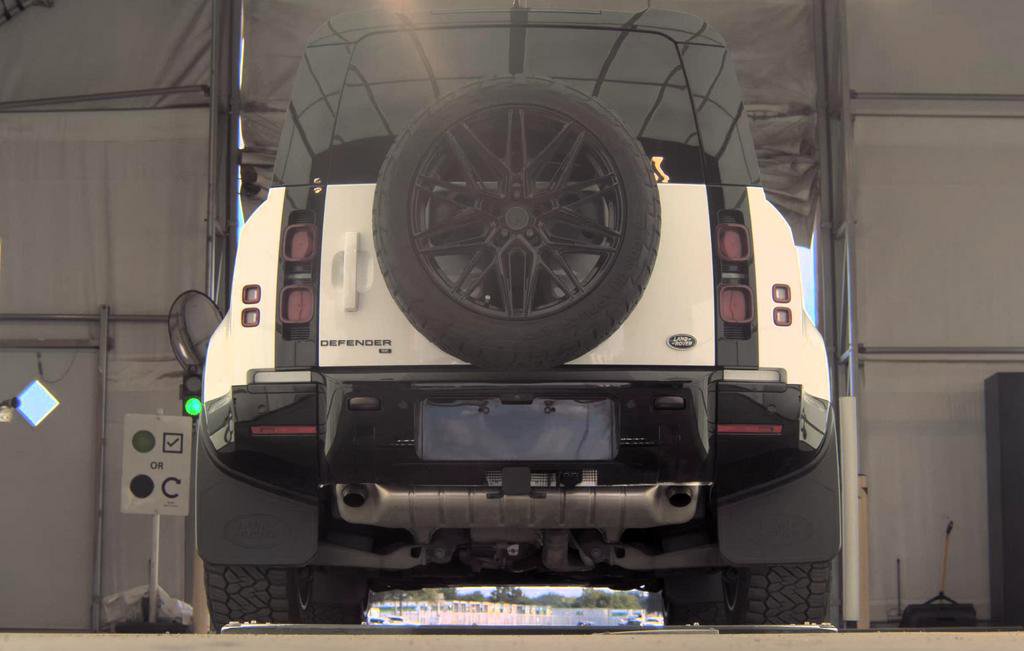 Used 2023 Land Rover Defender 110 X-Dynamic SE AWD/4WD image 8