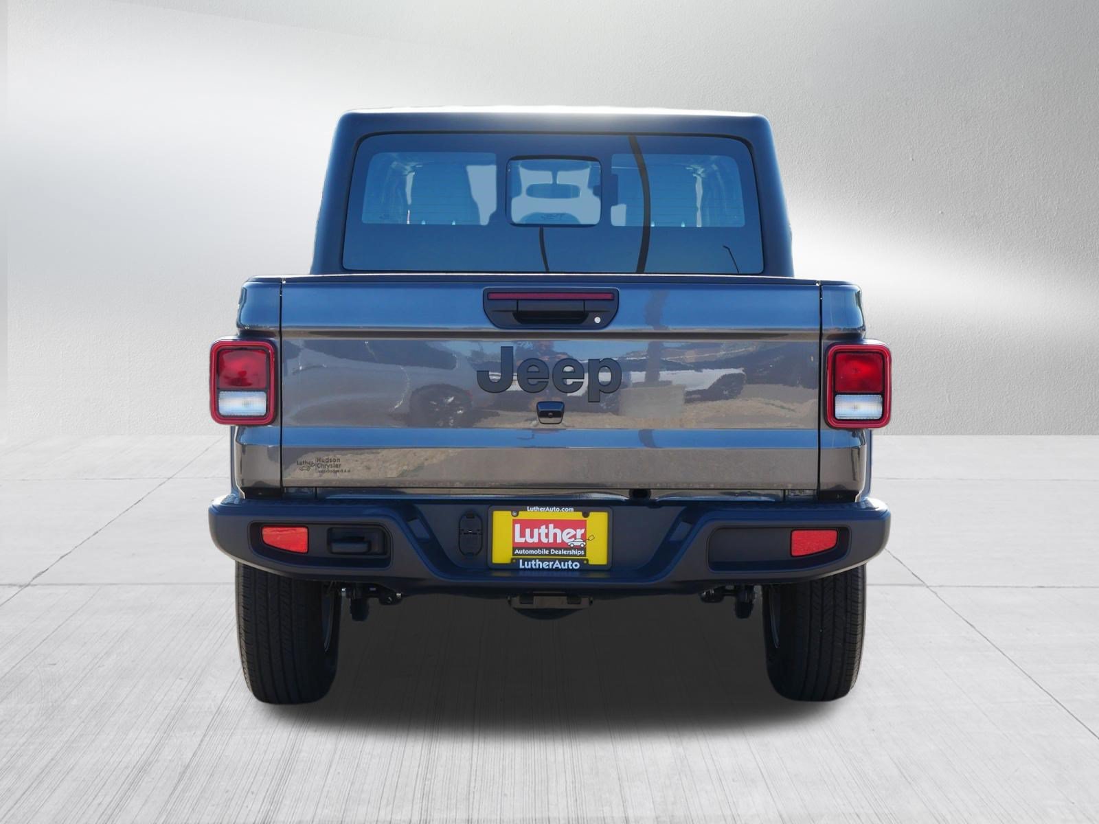 Used 2025 Jeep Gladiator Sport AWD/4WD image 6