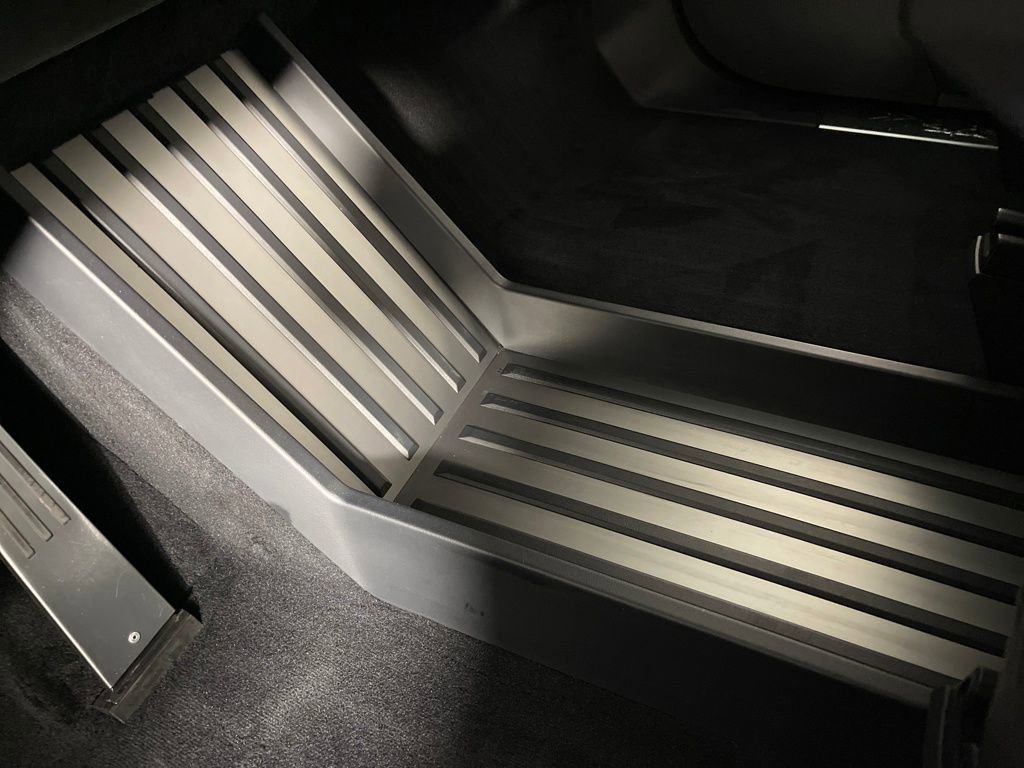 Used 2024 Tesla Cybertruck AWD Crew Cab image 30