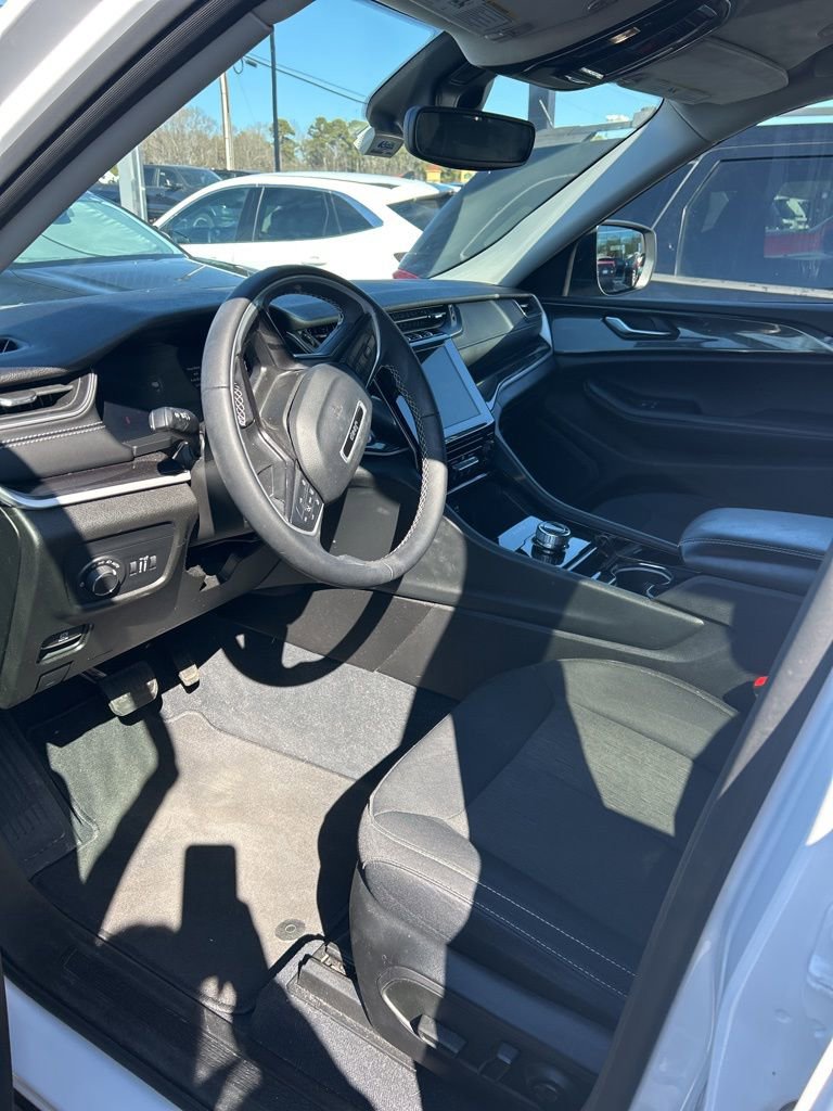 Used 2023 Jeep Grand Cherokee Laredo w/ Trailer Tow Prep Group (B) image 21