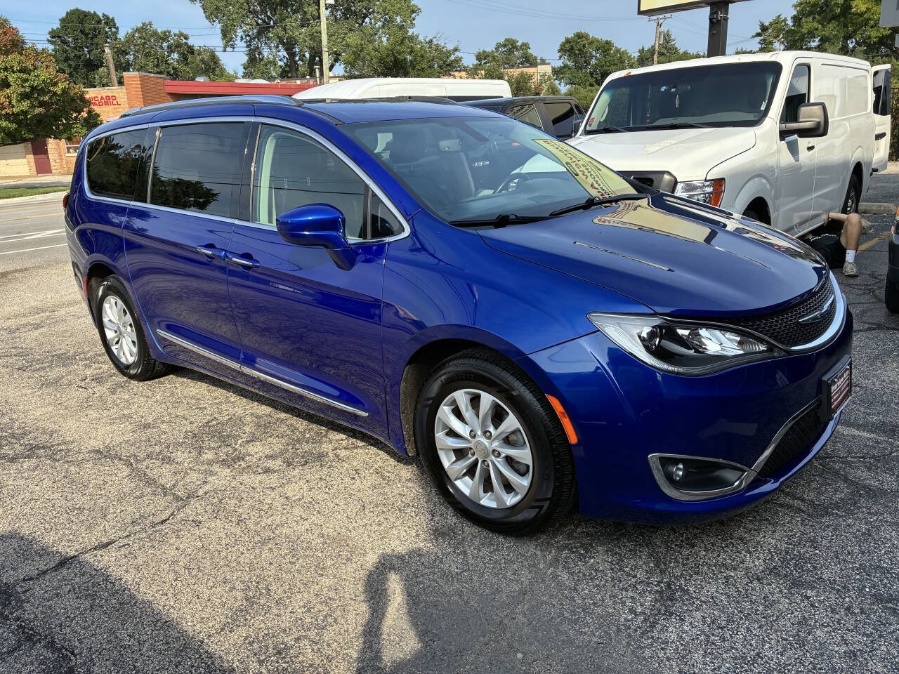 Used 2019 Chrysler Pacifica Touring-L FWD image 3