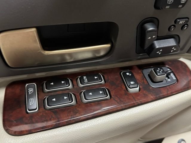 Used 2006 Lincoln Town Car Designer Series RWD image 14