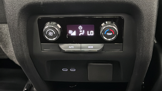 Used 2024 Chevrolet Traverse Z71 AWD/4WD image 36