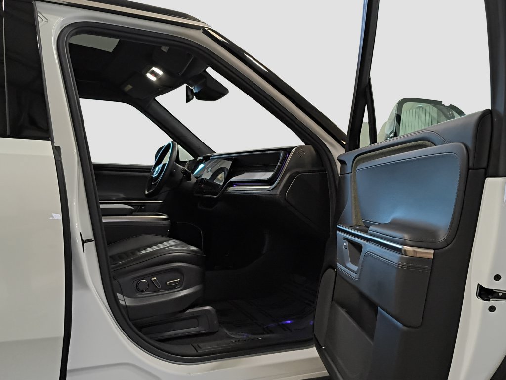 Used 2025 Rivian R1S Adventure Dual AWD/4WD image 24