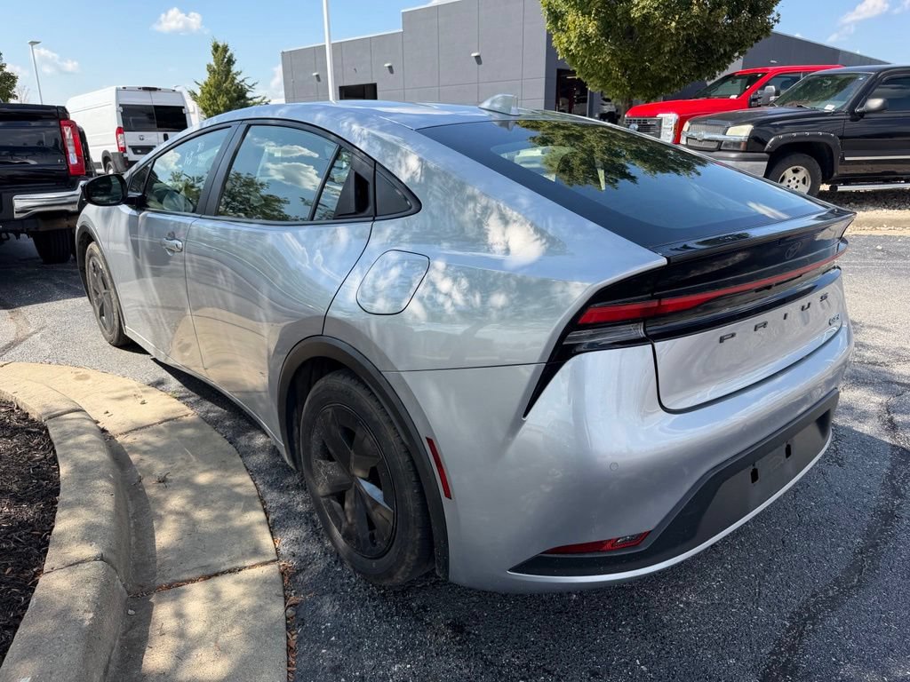 Used 2025 Toyota Prius LE FWD image 4