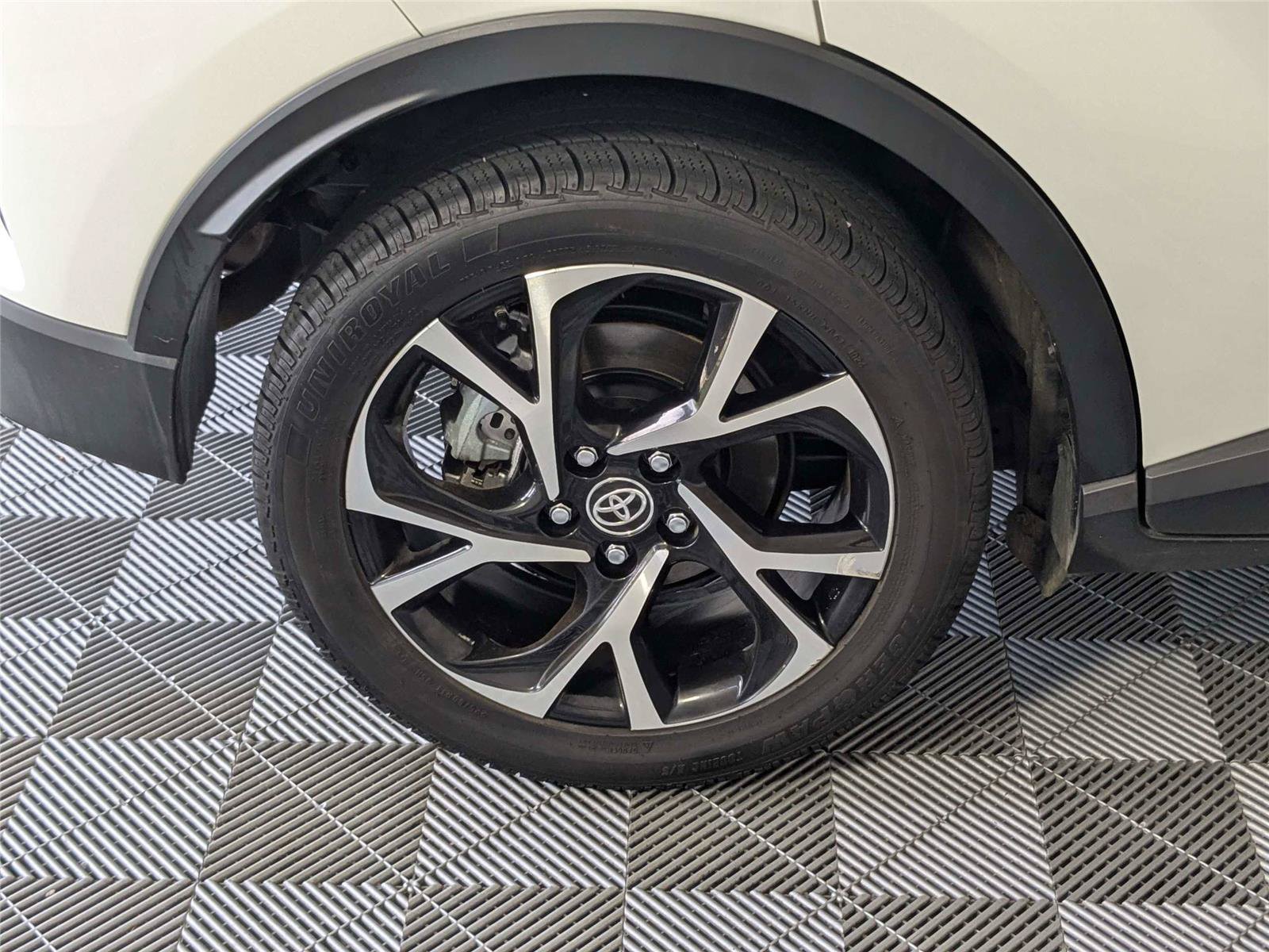 Used 2020 Toyota C-HR XLE FWD image 8