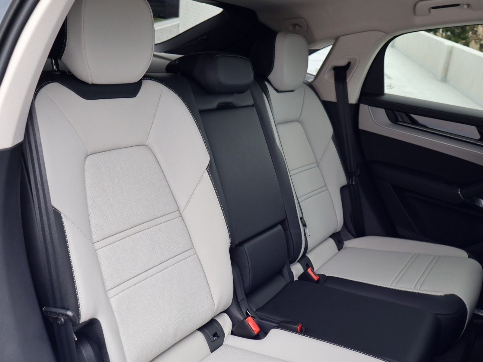 New 2026 Porsche Cayenne Coupe AWD/4WD image 23