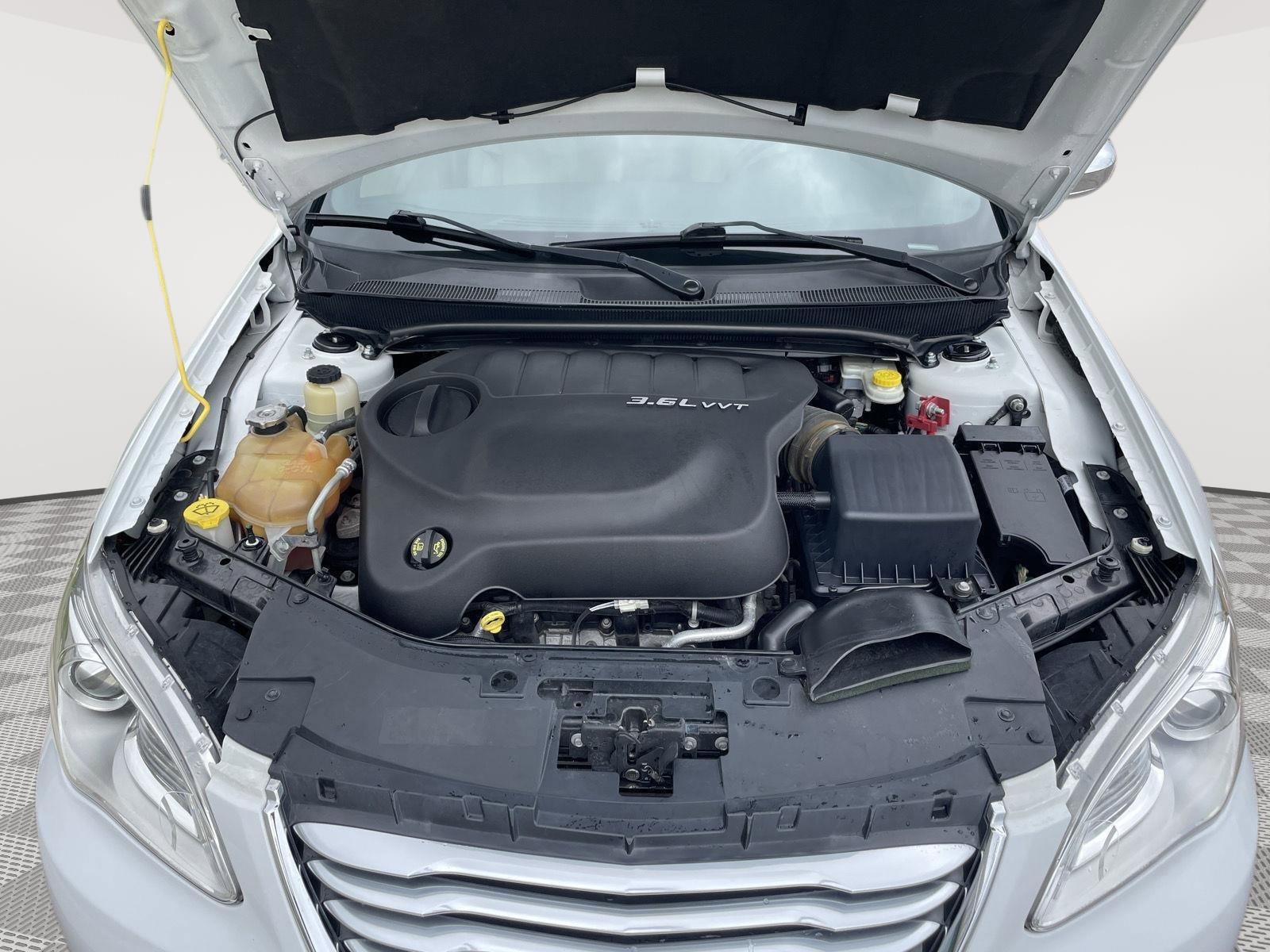 Used 2013 Chrysler 200 Limited FWD image 8