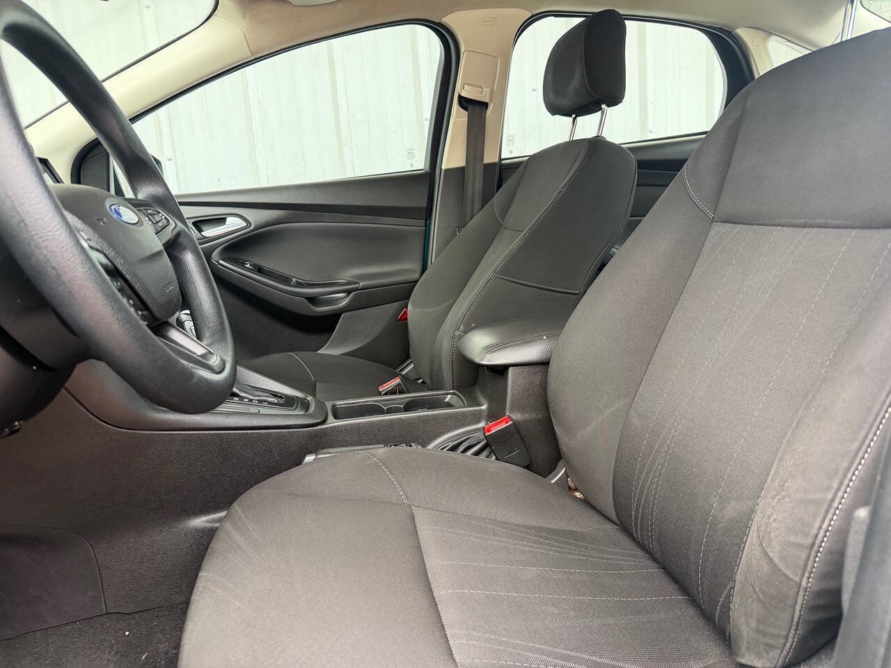 Used 2016 Ford Focus SE w/ Reverse Sensing Package FWD image 17