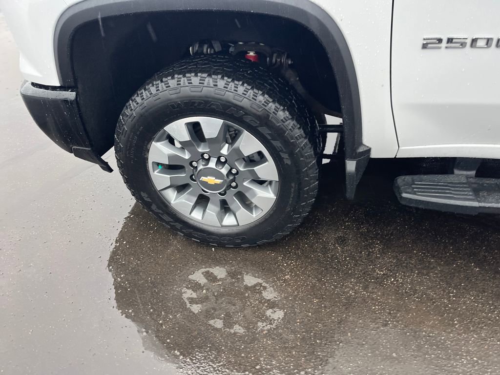Used 2025 Chevrolet Silverado 2500 Custom w/ Custom Value Package image 35