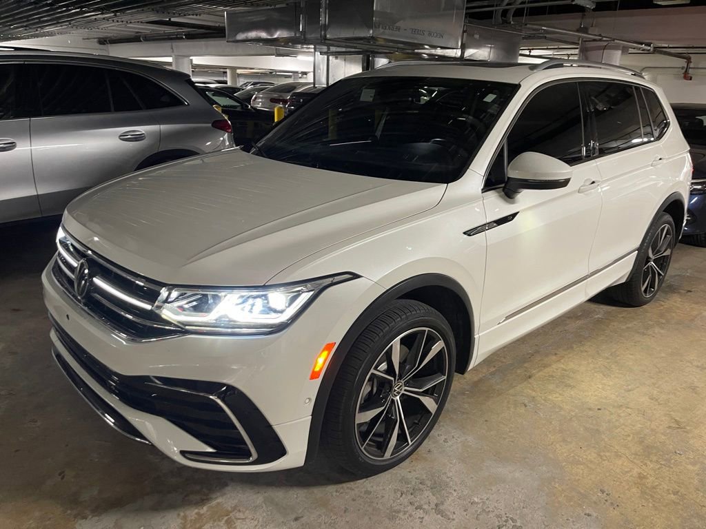 Used 2024 Volkswagen Tiguan SEL R-Line image 3