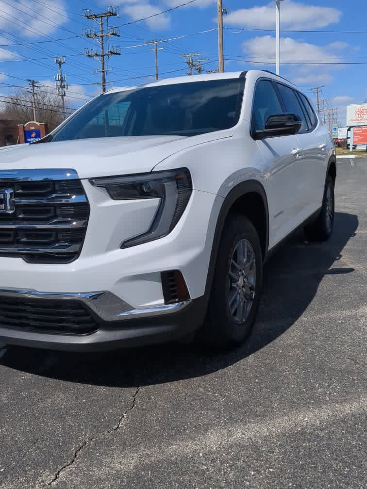 Used 2025 GMC Acadia Elevation image 2
