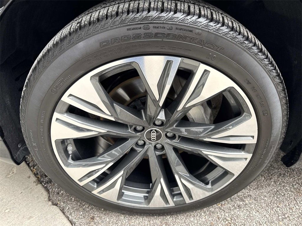 Used 2025 Audi Q8 Premium Plus image 11