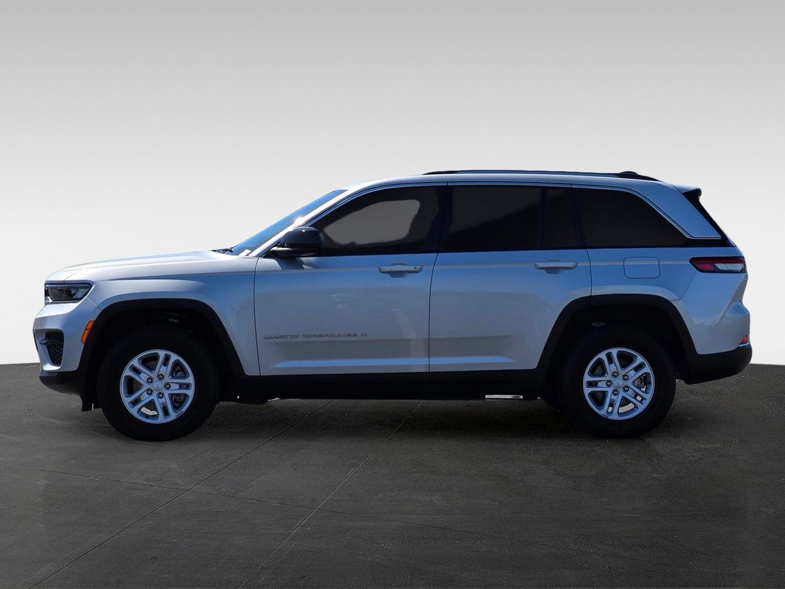 Used 2023 Jeep Grand Cherokee Laredo AWD/4WD image 7
