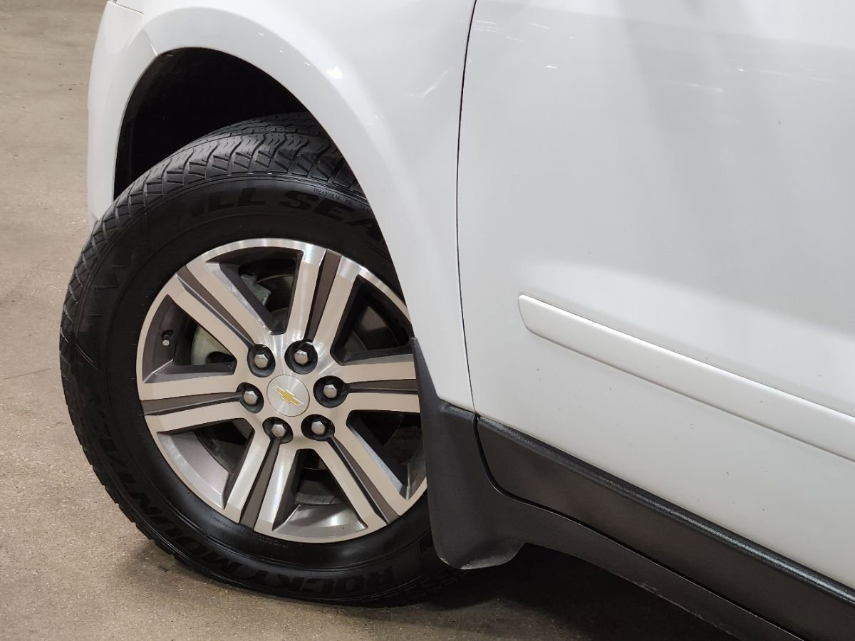Used 2017 Chevrolet Traverse LT image 23