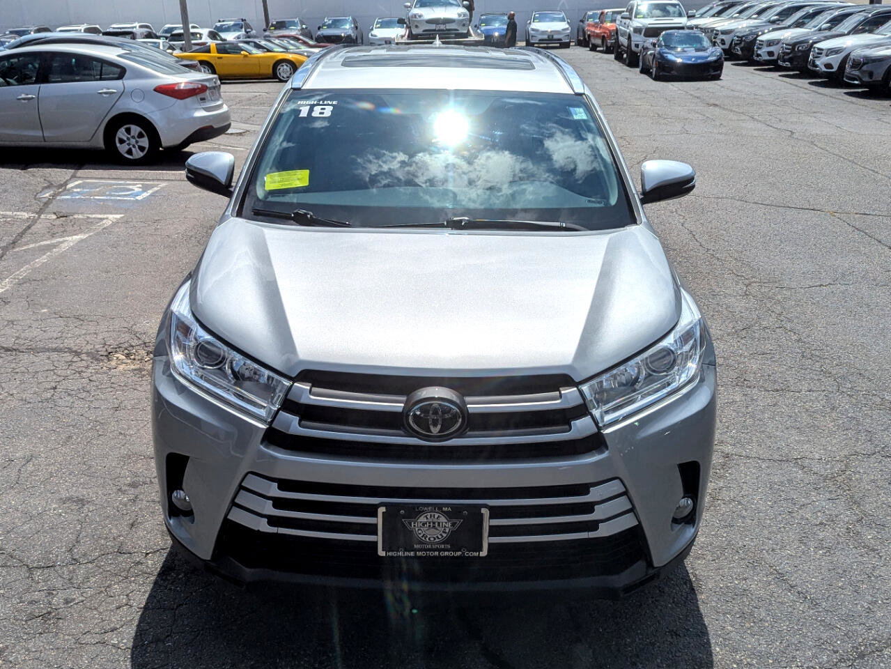 Used 2018 Toyota Highlander XLE image 3