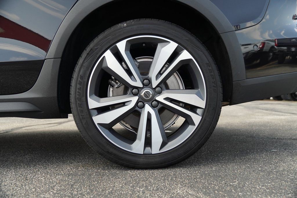 Used 2024 Volvo V60 B5 Cross Country Plus image 7