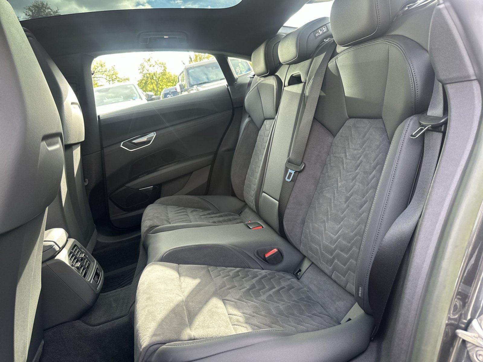 Used 2023 Audi e-tron GT Premium Plus AWD/4WD image 26