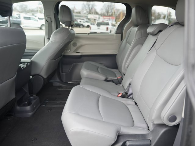 Used 2023 Toyota Sienna XLE image 11