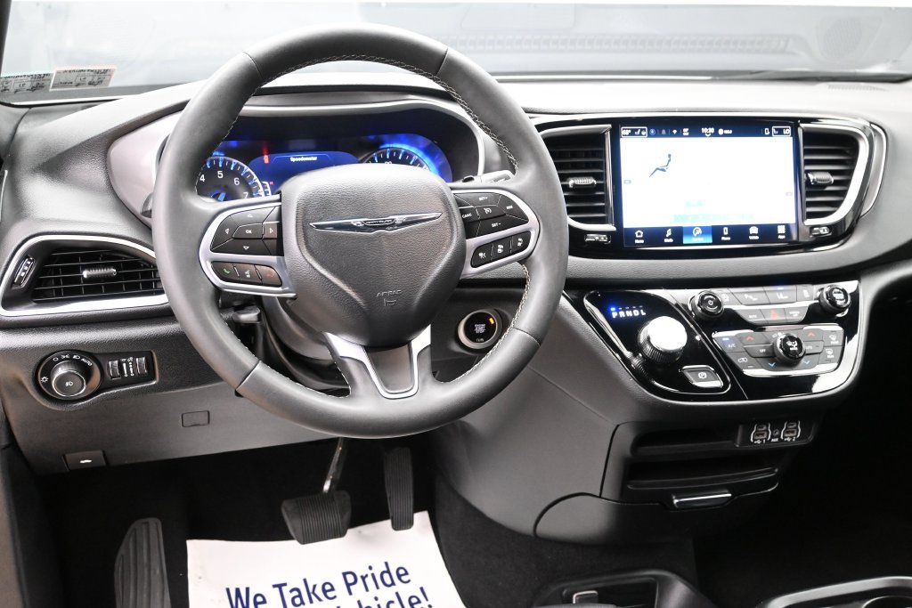 Used 2025 Chrysler Pacifica Select FWD image 22