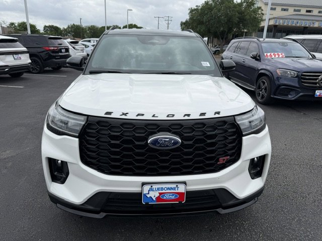 Used 2025 Ford Explorer ST image 3