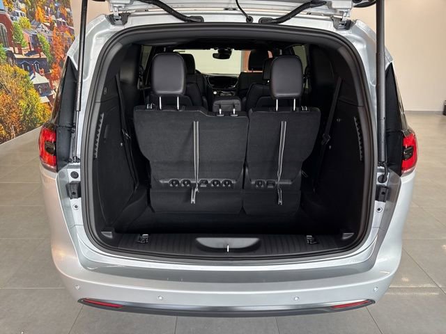 New 2026 Chrysler Pacifica Select image 41