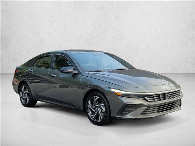 Used 2025 Hyundai Elantra SEL FWD video 3