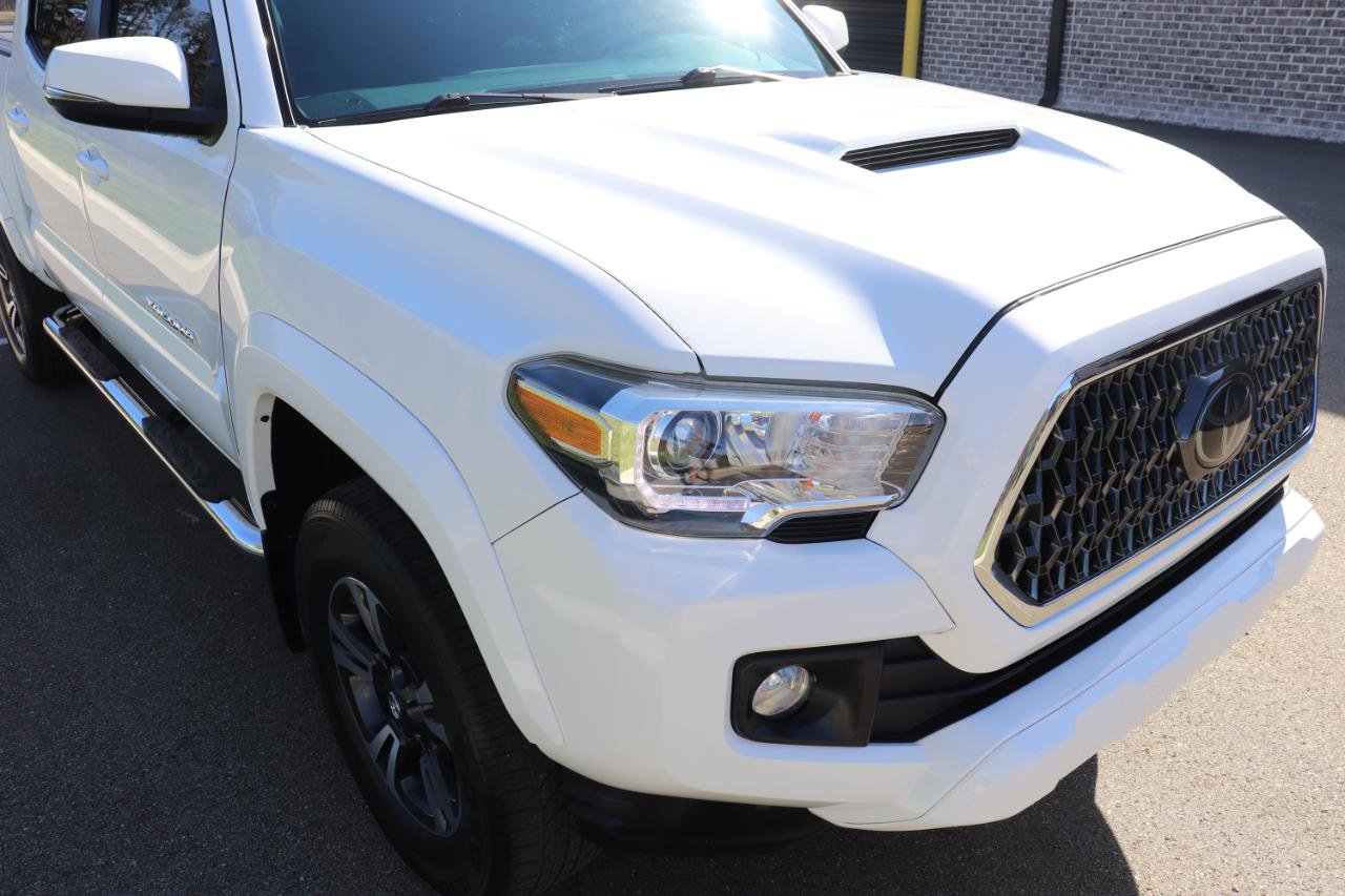 Used 2018 Toyota Tacoma TRD Sport image 3