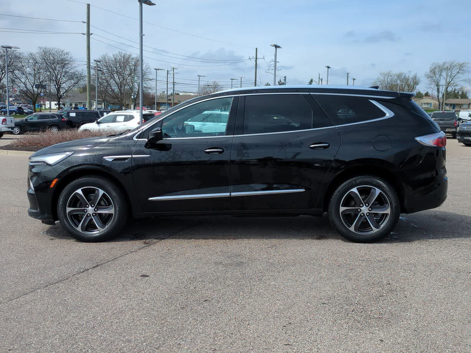 Used 2022 Buick Enclave Essence w/ Sport Touring Edition AWD/4WD image 5