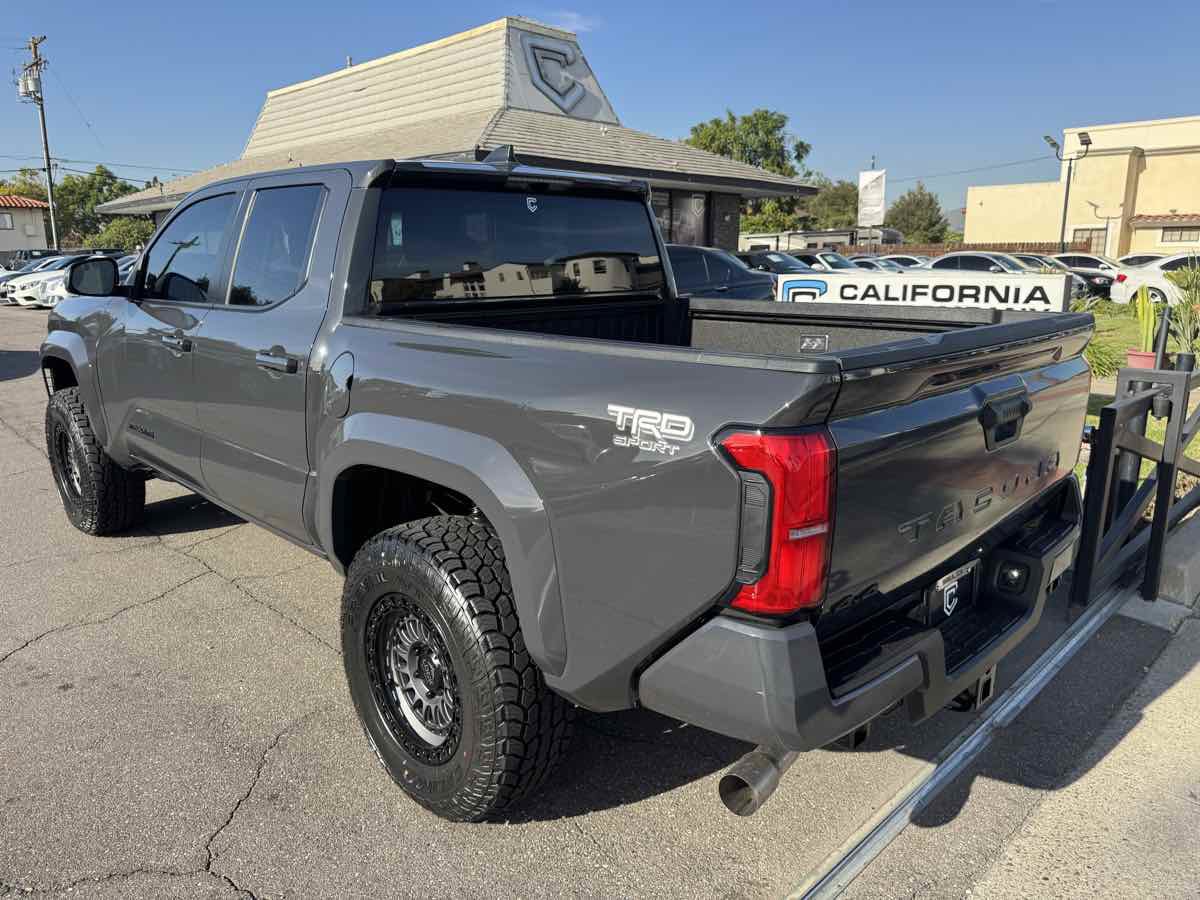 Used 2025 Toyota Tacoma TRD Sport image 3