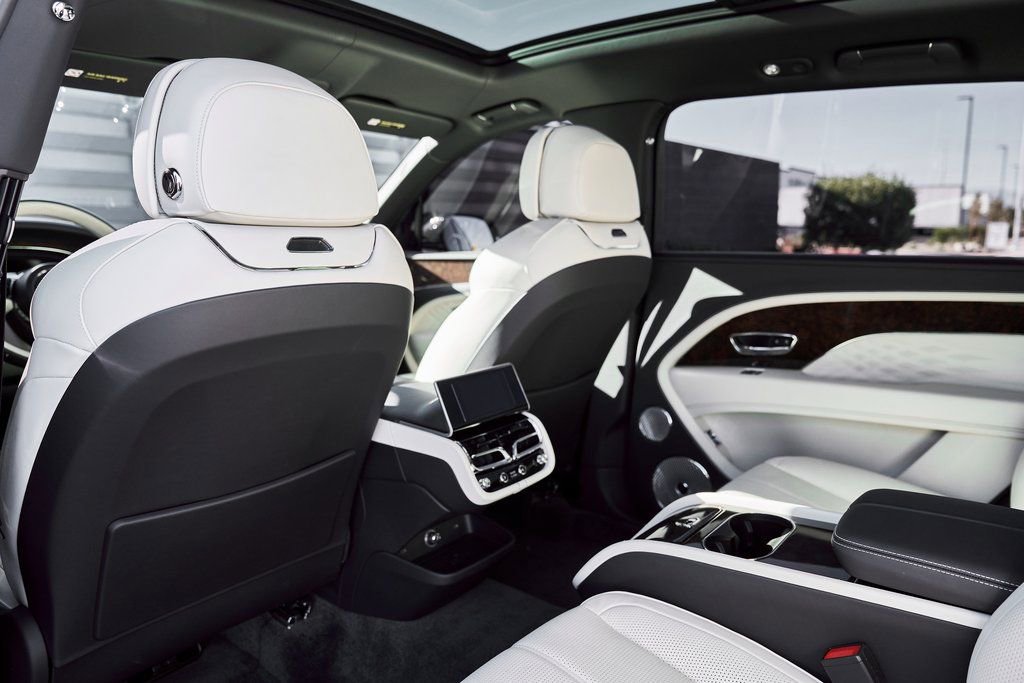 Used 2023 Bentley Bentayga Extended Wheelbase image 38